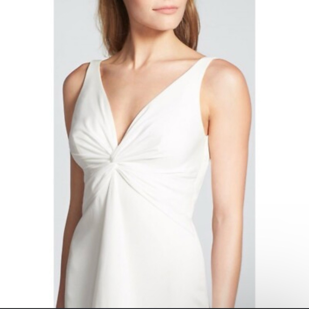 Elegant Cream Sleeveless Dress - Picture 7 of 11